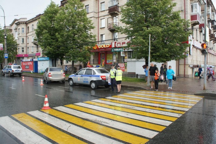 21-летний водитель на Lada Kalina сбил пешехода на перекрёстке Ленина и Мира (фото)